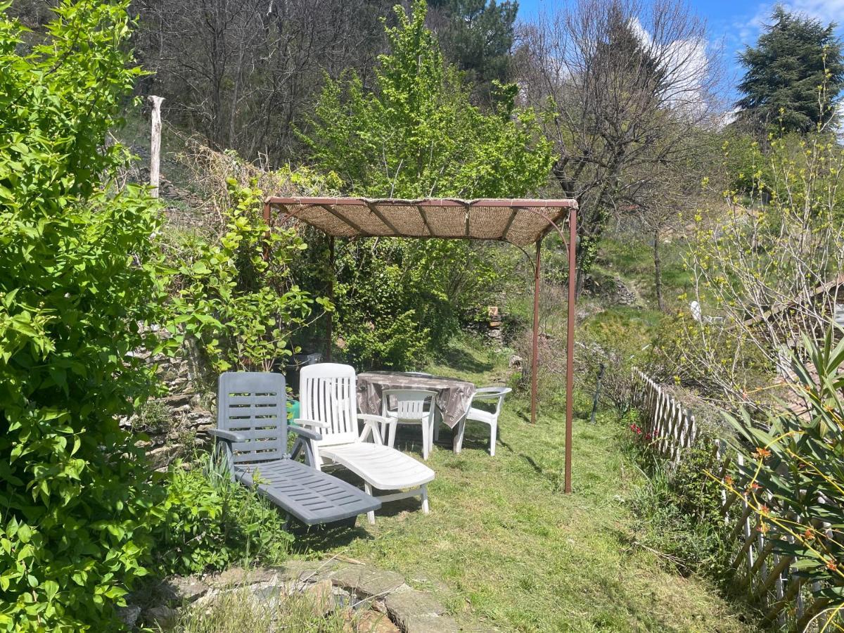 Charmant Petit Gite Au Coeur De L'Ardeche Saint-Melany Exterior foto